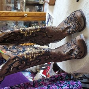 Corral leather cowgirl boots, brown with gold stud details. Size 9